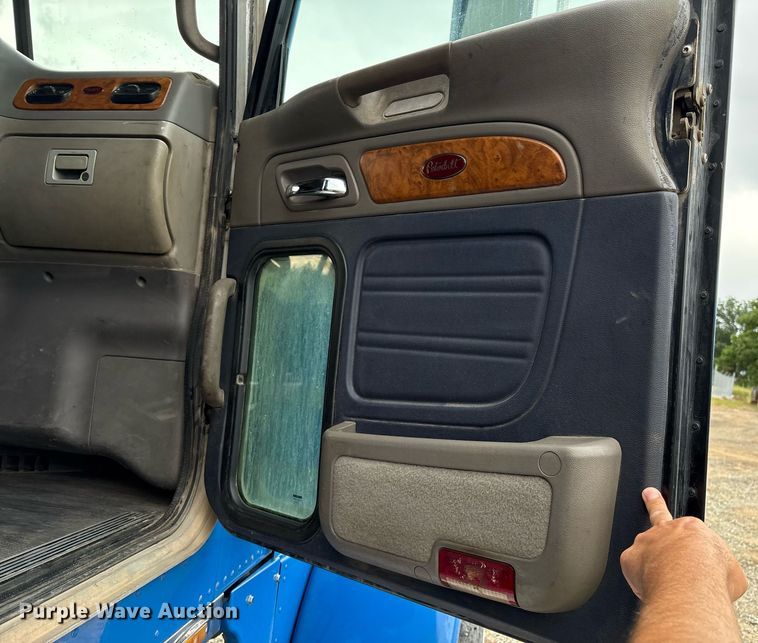 image for item EM2553 2006 Peterbilt 379 dump truck