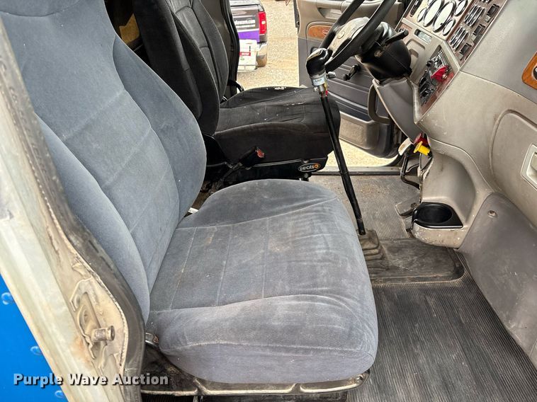 image for item EM2553 2006 Peterbilt 379 dump truck