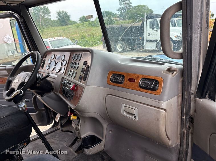 image for item EM2553 2006 Peterbilt 379 dump truck