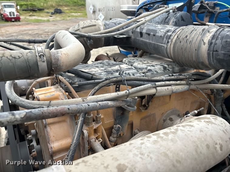 image for item EM2553 2006 Peterbilt 379 dump truck