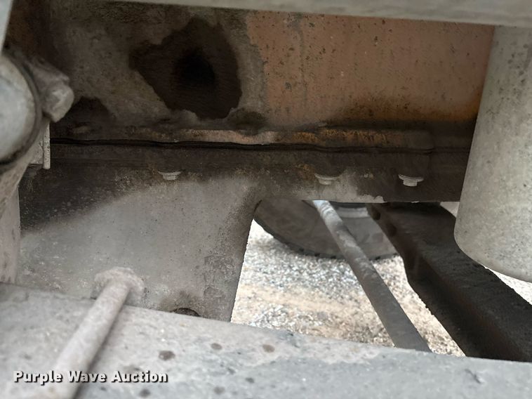 image for item EM2553 2006 Peterbilt 379 dump truck