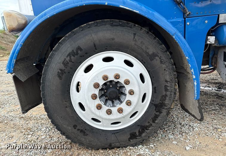 image for item EM2553 2006 Peterbilt 379 dump truck