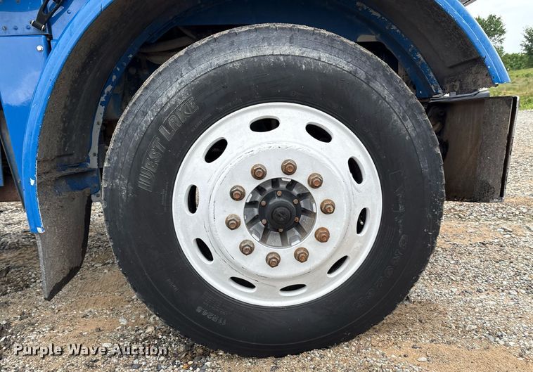 image for item EM2553 2006 Peterbilt 379 dump truck