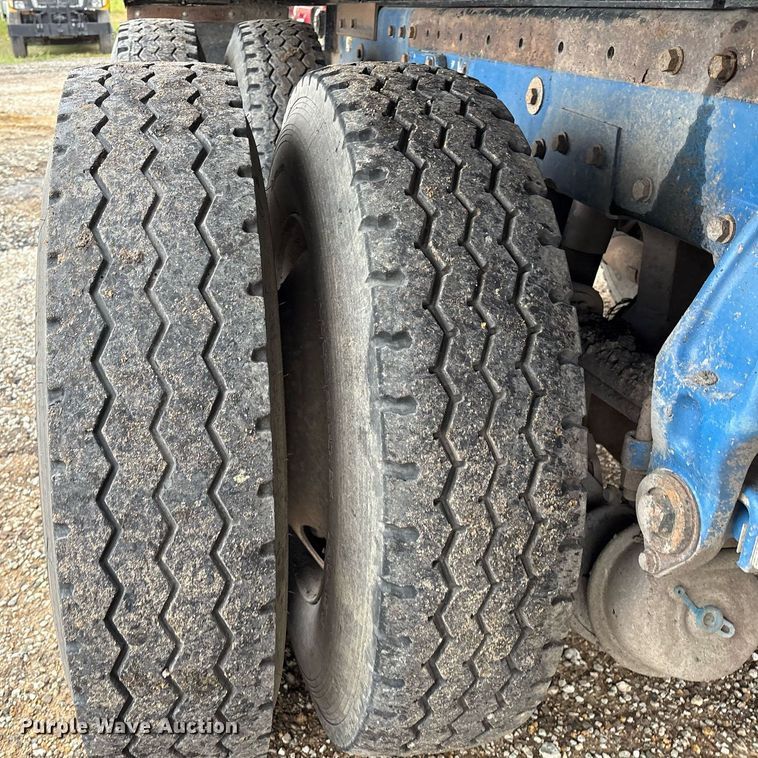 image for item EM2553 2006 Peterbilt 379 dump truck