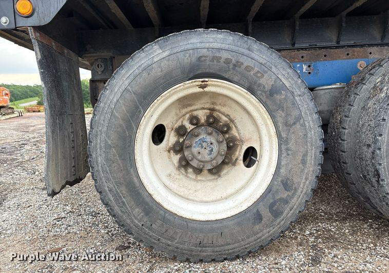 image for item EM2553 2006 Peterbilt 379 dump truck