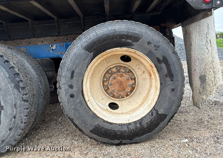 image for item EM2553 2006 Peterbilt 379 dump truck