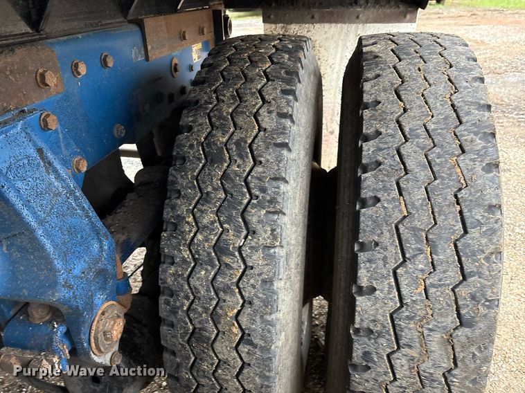 image for item EM2553 2006 Peterbilt 379 dump truck