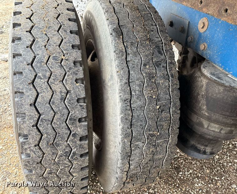 image for item EM2553 2006 Peterbilt 379 dump truck