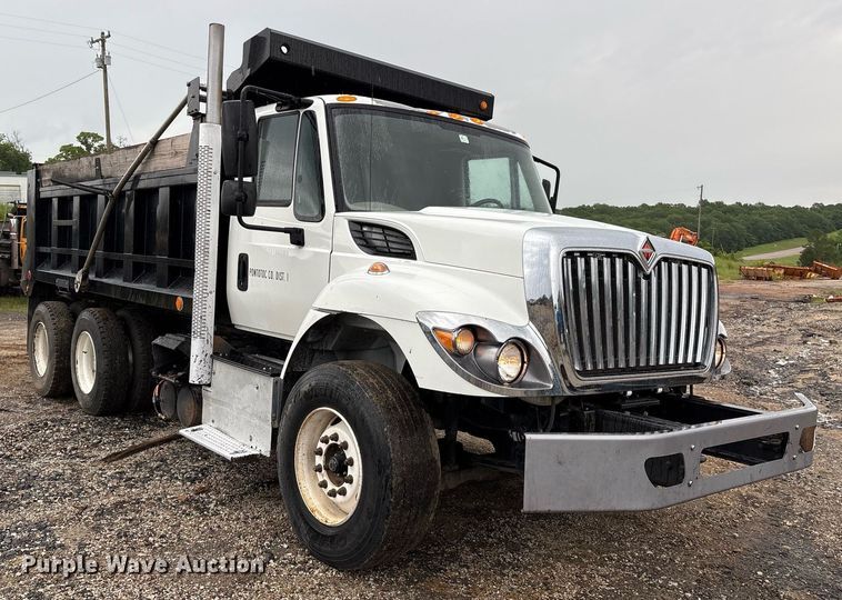 image for item EM2554 2017 International 7400 dump truck