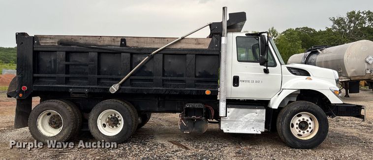 image for item EM2554 2017 International 7400 dump truck