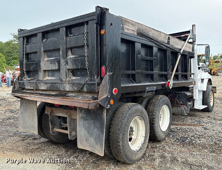 image for item EM2554 2017 International 7400 dump truck