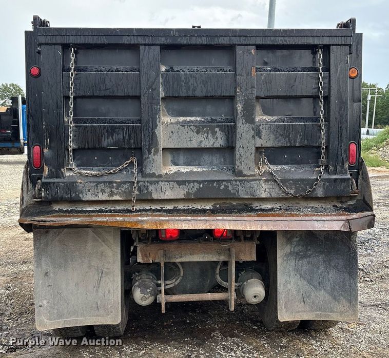 image for item EM2554 2017 International 7400 dump truck