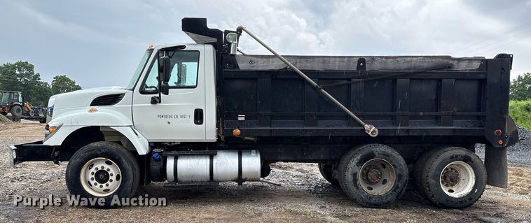 image for item EM2554 2017 International 7400 dump truck