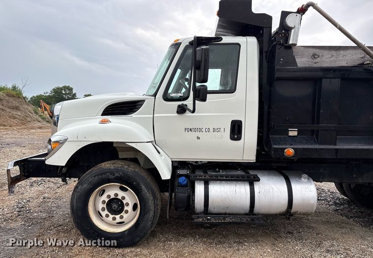 image for item EM2554 2017 International 7400 dump truck