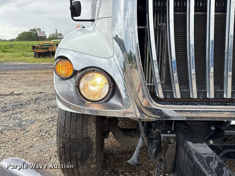 image for item EM2554 2017 International 7400 dump truck