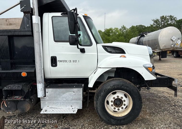 image for item EM2554 2017 International 7400 dump truck