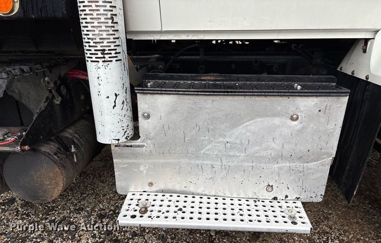 image for item EM2554 2017 International 7400 dump truck