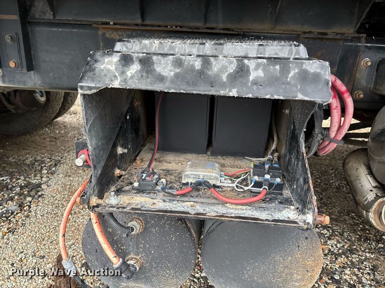 image for item EM2554 2017 International 7400 dump truck