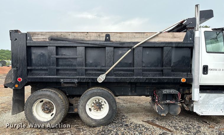 image for item EM2554 2017 International 7400 dump truck