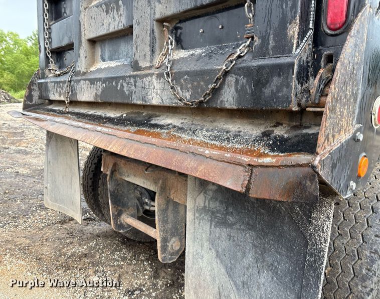 image for item EM2554 2017 International 7400 dump truck