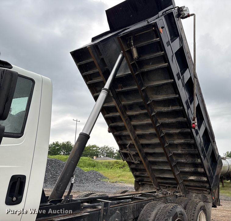 image for item EM2554 2017 International 7400 dump truck
