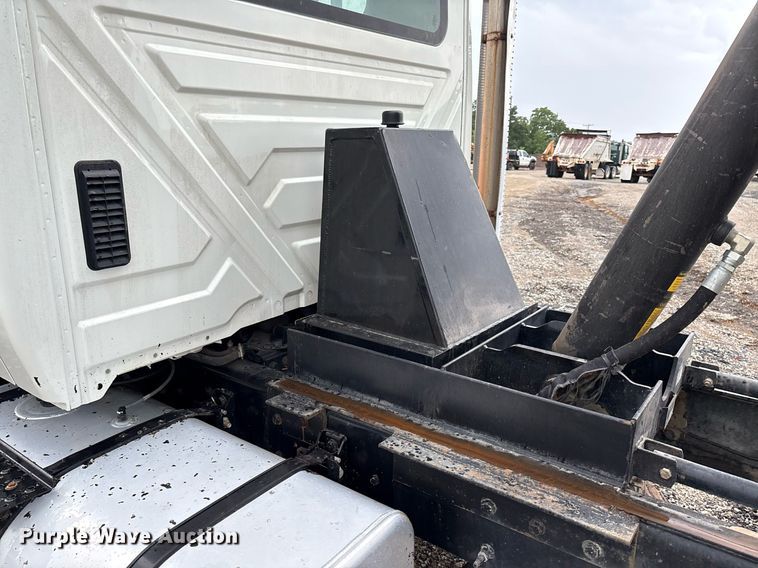 image for item EM2554 2017 International 7400 dump truck