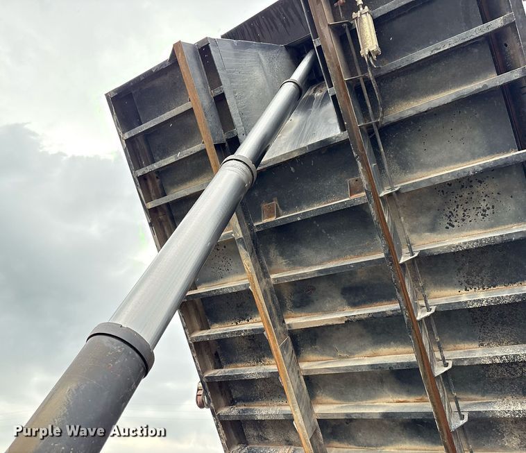 image for item EM2554 2017 International 7400 dump truck