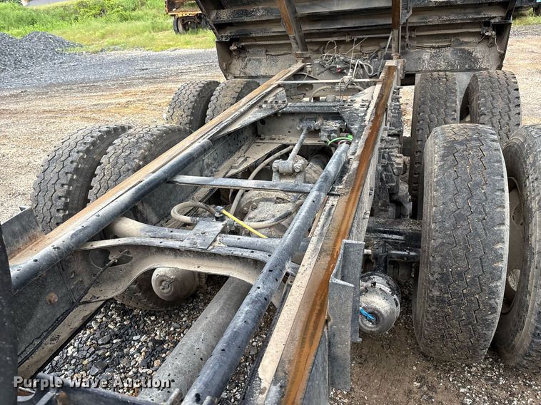 image for item EM2554 2017 International 7400 dump truck