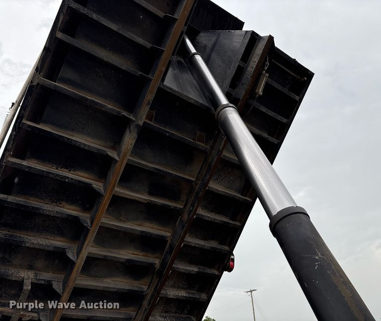 image for item EM2554 2017 International 7400 dump truck