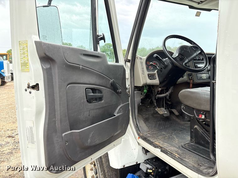 image for item EM2554 2017 International 7400 dump truck