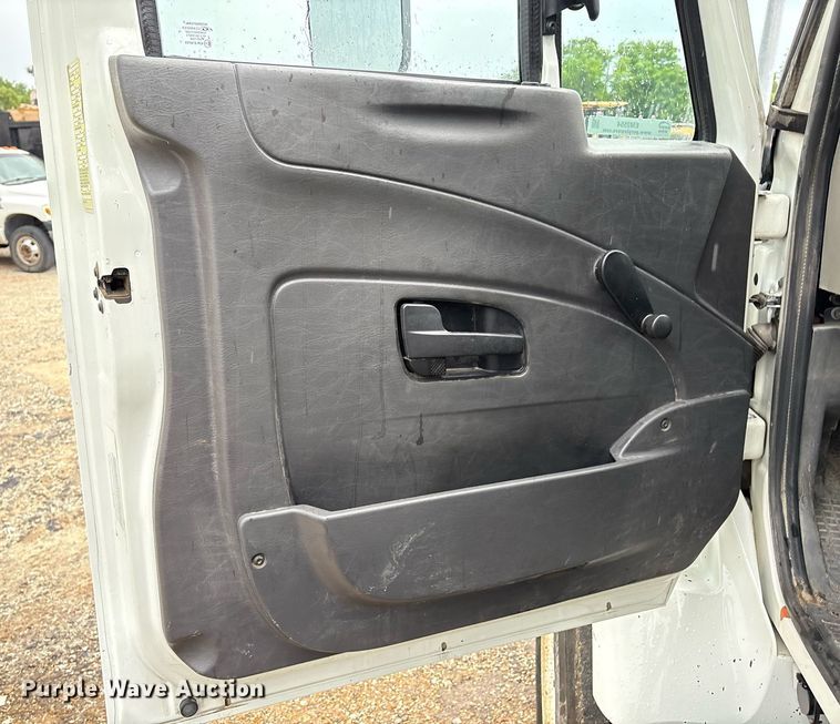 image for item EM2554 2017 International 7400 dump truck