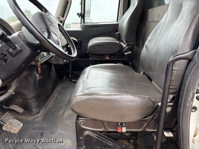 image for item EM2554 2017 International 7400 dump truck