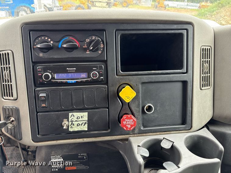 image for item EM2554 2017 International 7400 dump truck