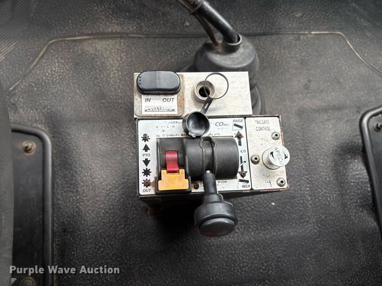 image for item EM2554 2017 International 7400 dump truck