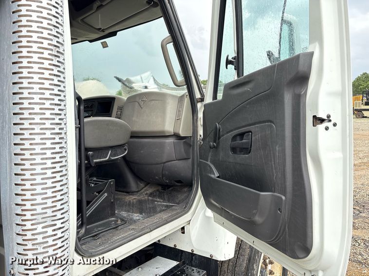 image for item EM2554 2017 International 7400 dump truck