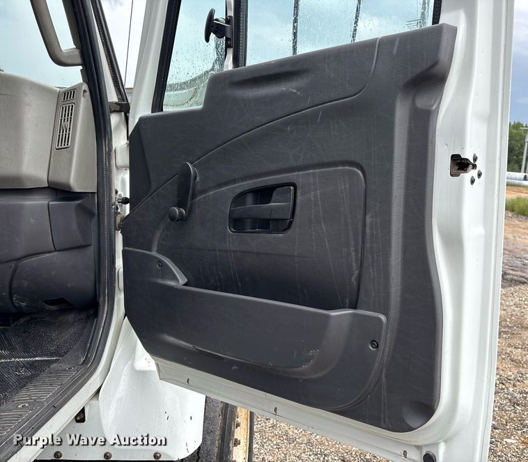 image for item EM2554 2017 International 7400 dump truck