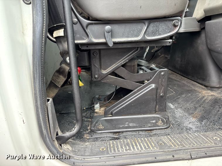 image for item EM2554 2017 International 7400 dump truck