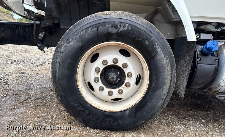 image for item EM2554 2017 International 7400 dump truck