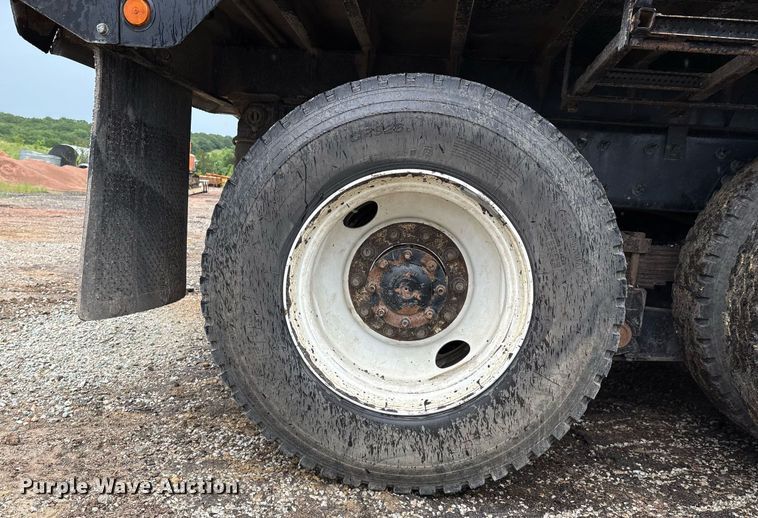 image for item EM2554 2017 International 7400 dump truck