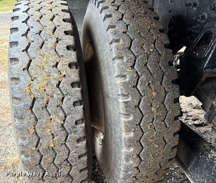 image for item EM2554 2017 International 7400 dump truck