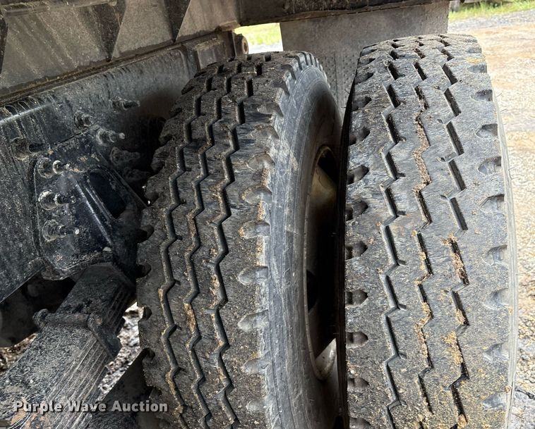 image for item EM2554 2017 International 7400 dump truck