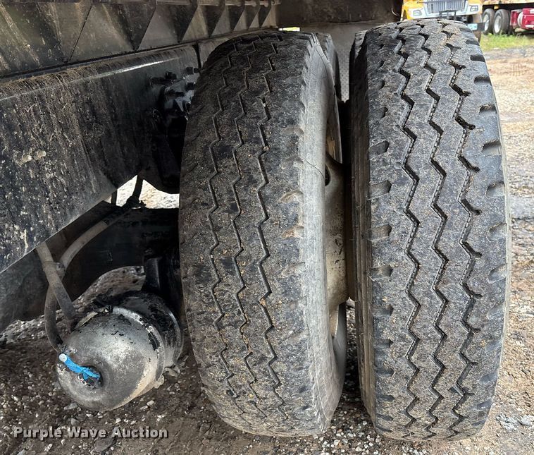 image for item EM2554 2017 International 7400 dump truck