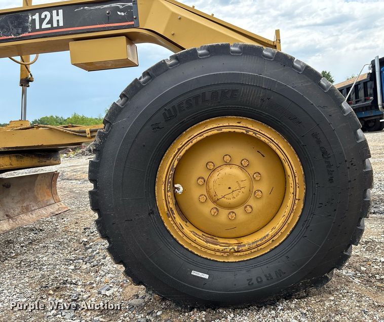 image for item EM2555 2004 Caterpillar 12H VHP Plus motor grader