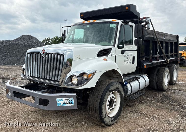 image for item EM2556 2017 International 7400 dump truck