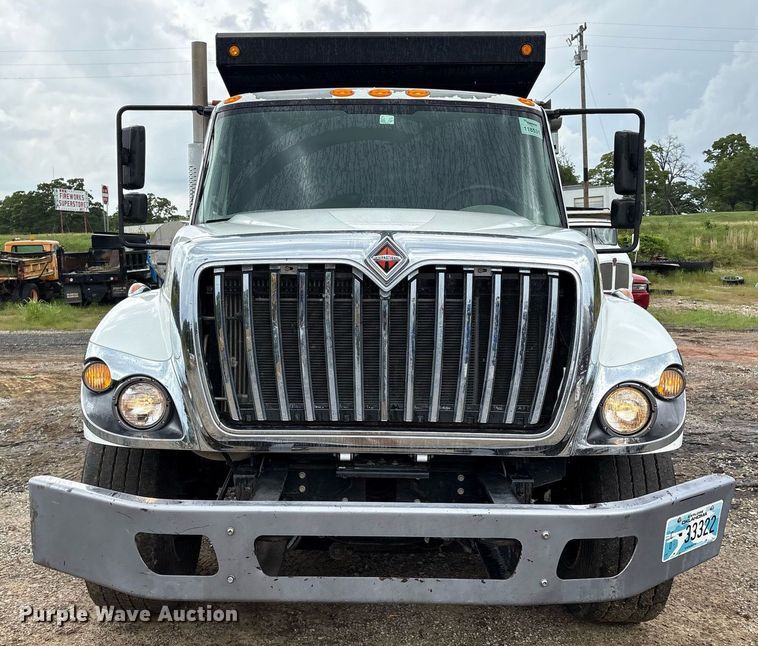 image for item EM2556 2017 International 7400 dump truck