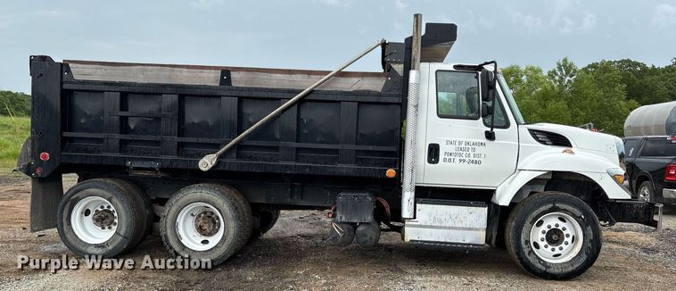 image for item EM2556 2017 International 7400 dump truck