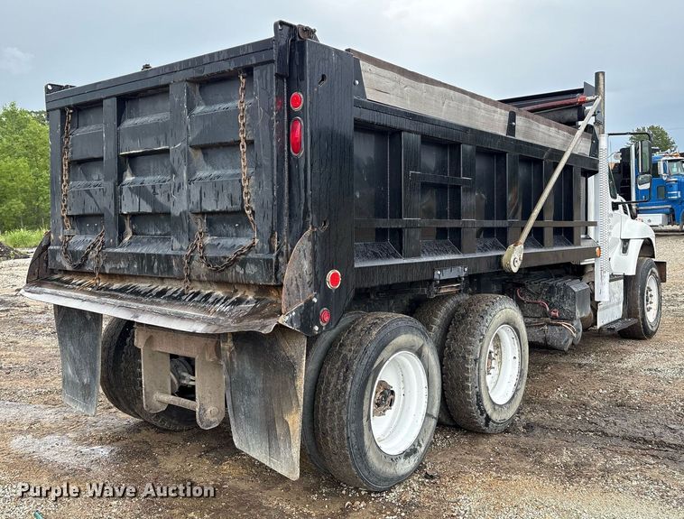 image for item EM2556 2017 International 7400 dump truck