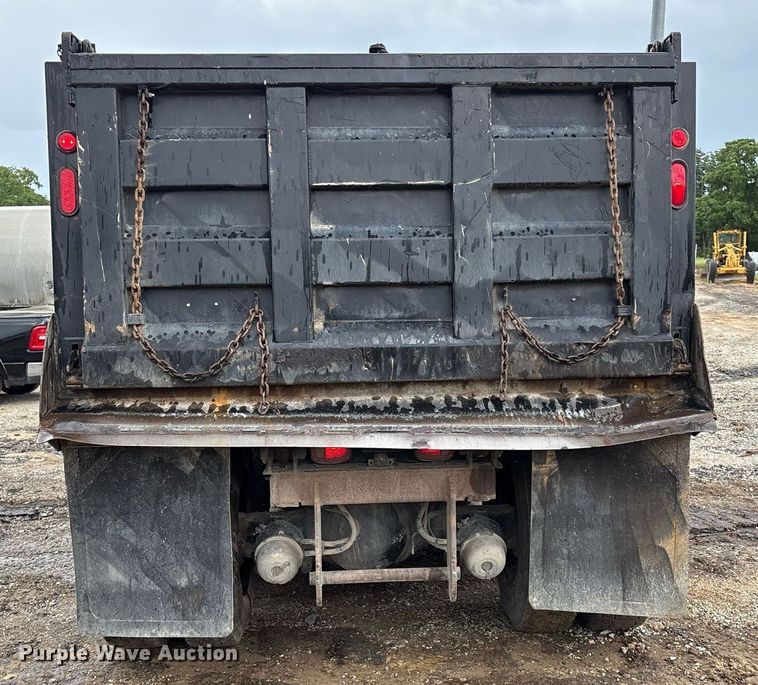 image for item EM2556 2017 International 7400 dump truck