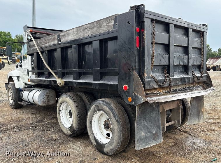 image for item EM2556 2017 International 7400 dump truck
