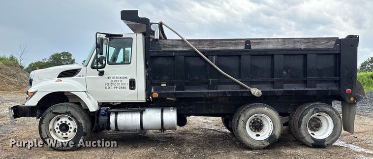 image for item EM2556 2017 International 7400 dump truck